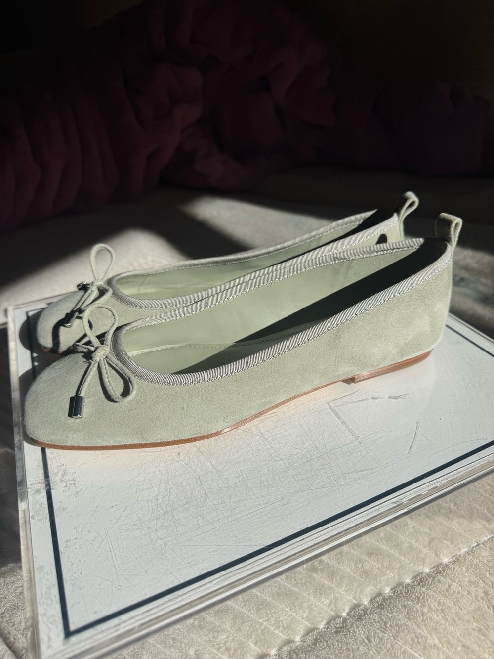 Marc Fisher Soft Green Suede Bow Ballet Flats - 8.5 - Picture 4 of 9